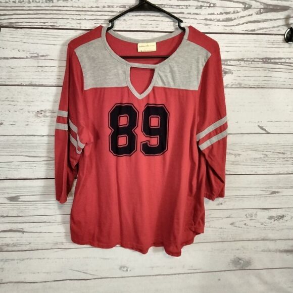"Bobbie Brooks" woman's shirt  - Picture 1 of 6